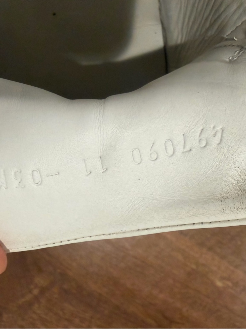 Gucci White Leather Low-Top Sneakers with Gold 'LOVED' Patch and Red & Navy Web - Picture 11 of 11